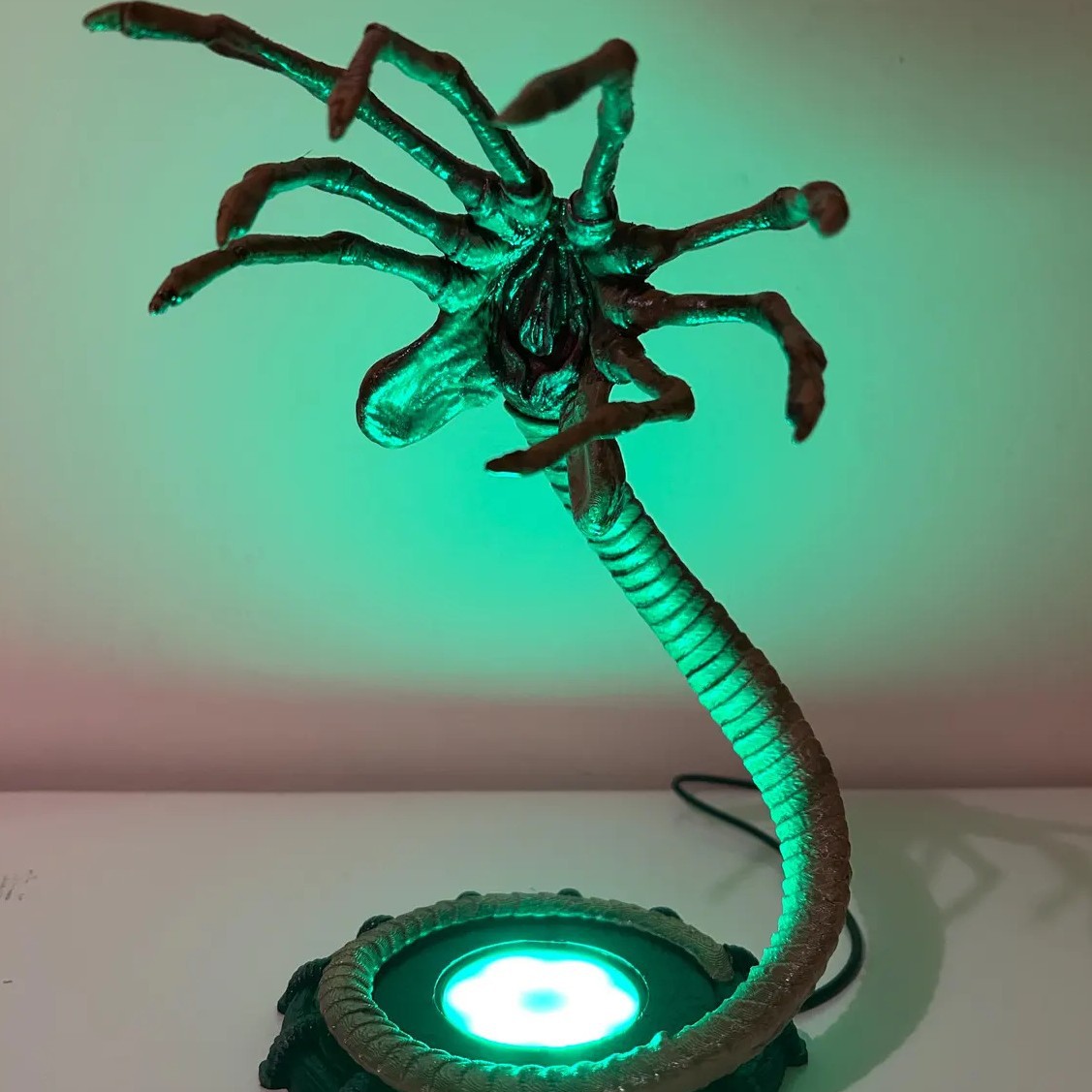 Lampe Alien Facehugger, veille - Lighting Decor Items avis et prix